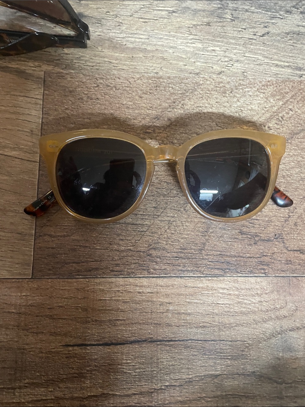 Classic Amber Frame Sunglasses with Dark Lenses - Women